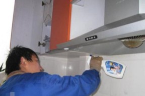 如何正确清洗商家油烟机（简便高效清洁商家油烟机的小窍门）